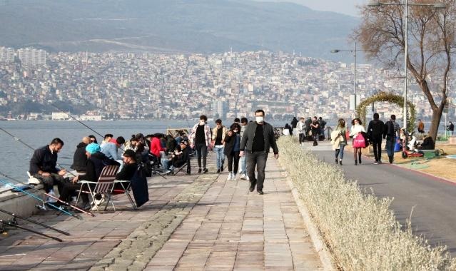 İzmir’de ‘kırmızı alarm’ uyarısına rağmen korkutan yoğunluk