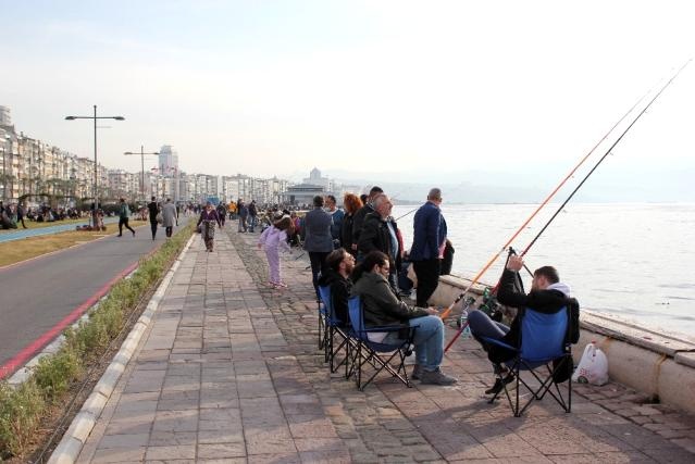 İzmir’de ‘kırmızı alarm’ uyarısına rağmen korkutan yoğunluk