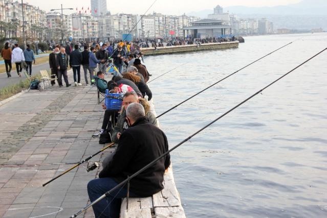 İzmir’de ‘kırmızı alarm’ uyarısına rağmen korkutan yoğunluk