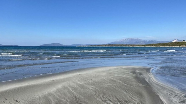 İzmir'de deniz 50 metre çekildi