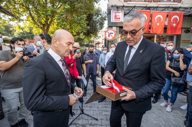 İzmir'de kurtuluş coşkusu