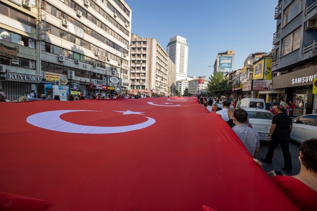 İzmir'de kurtuluş coşkusu