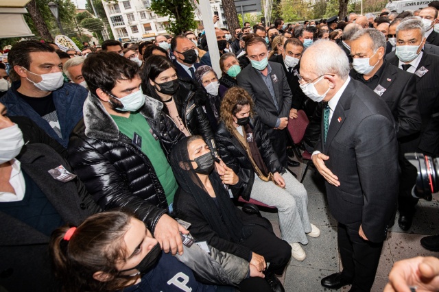 Torbalı Belediye Başkanı Uygur karanfillerle uğurlandı