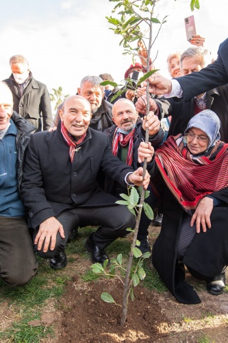 İkizdere’den kurtarılan fidanlar İzmir’de Turuncu Bahçe’ye dikildi