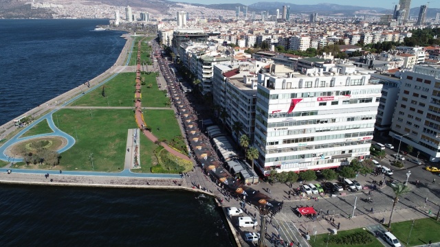 İzmirliler Ata’ya Saygı Yürüyüşü’nde buluştu