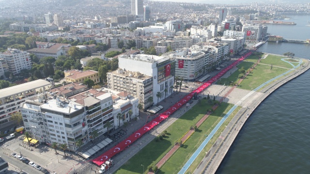 İzmir'de kurtuluş coşkusu