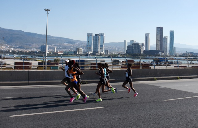 Maratonİzmir tarihe geçti