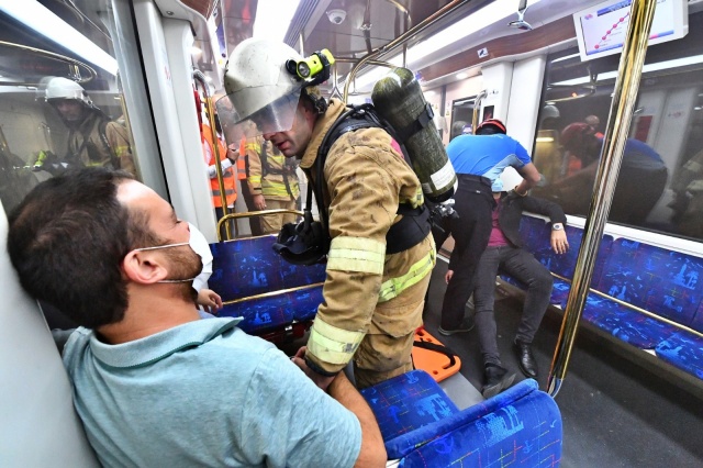 İzmir Metrosu’nda başarılı kurtarma operasyonu