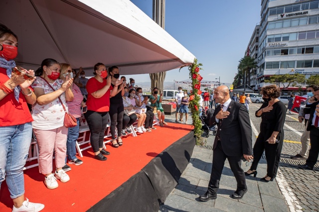 İzmir'de kurtuluş coşkusu