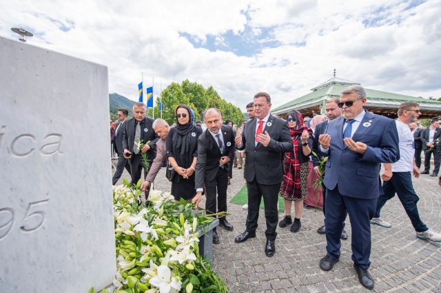 Srebrenitsa şehitleri soykırımın merkezinde anıldı!