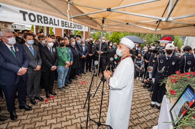 Torbalı Belediye Başkanı Uygur karanfillerle uğurlandı