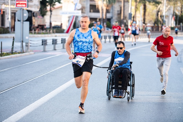 Maratonİzmir tarihe geçti