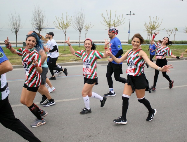 Maraton İzmir'den renkli görüntüler