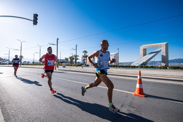 Maratonİzmir tarihe geçti