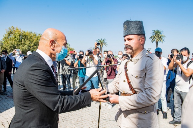 İzmir'de kurtuluş coşkusu