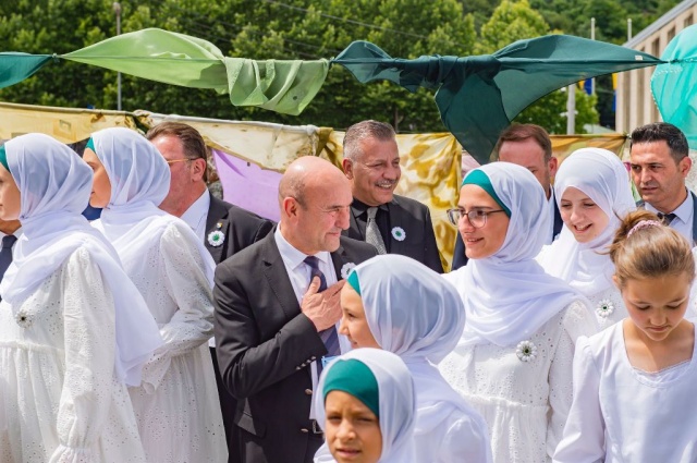 Srebrenitsa şehitleri soykırımın merkezinde anıldı!