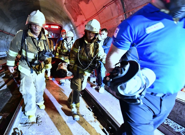 İzmir Metrosu’nda başarılı kurtarma operasyonu