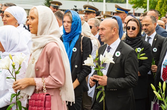 Srebrenitsa şehitleri soykırımın merkezinde anıldı!