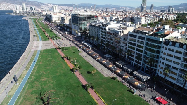 İzmirliler Ata’ya Saygı Yürüyüşü’nde buluştu