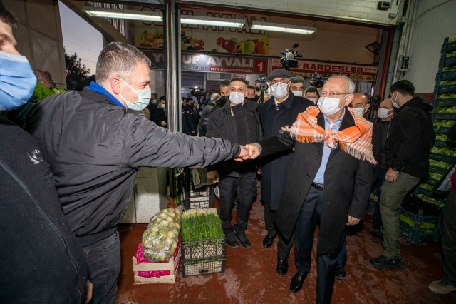 Kılıçdaroğlu İzmir’de hal esnafıyla buluştu