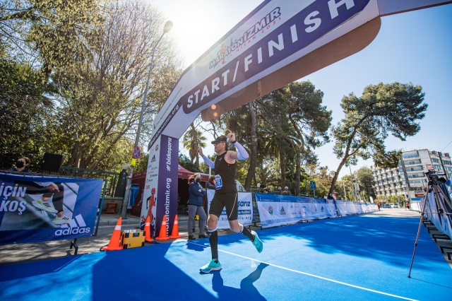 Maratonİzmir tarihe geçti