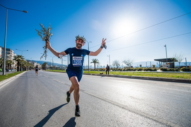 Maratonİzmir tarihe geçti