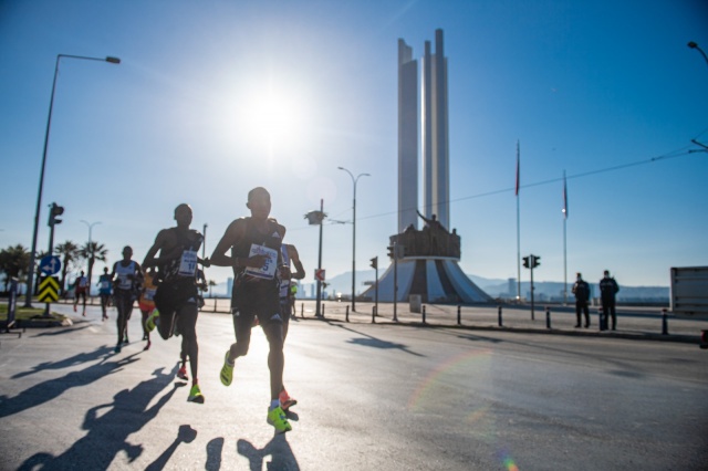 Maratonİzmir tarihe geçti