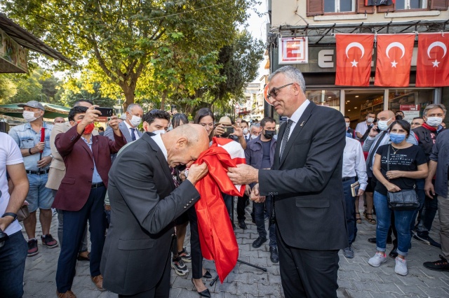 İzmir'de kurtuluş coşkusu