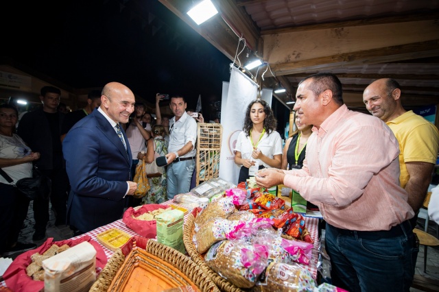 Başkan Soyer’den ilk gününde fuar turu