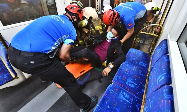 İzmir Metrosu’nda başarılı kurtarma operasyonu