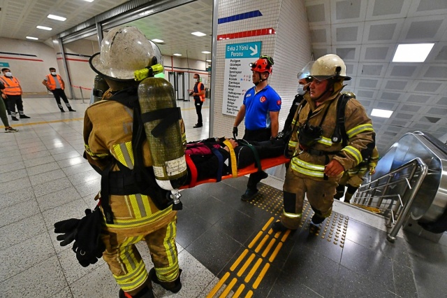 İzmir Metrosu’nda başarılı kurtarma operasyonu