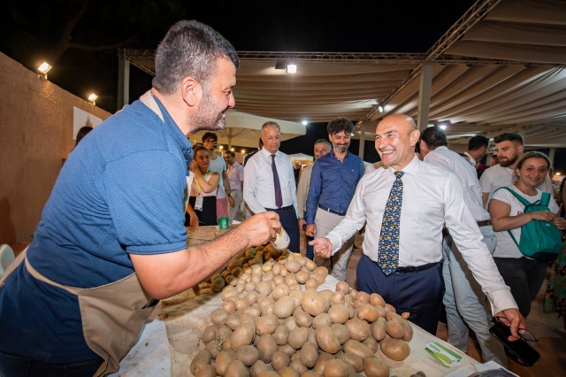 Başkan Soyer’den ilk gününde fuar turu