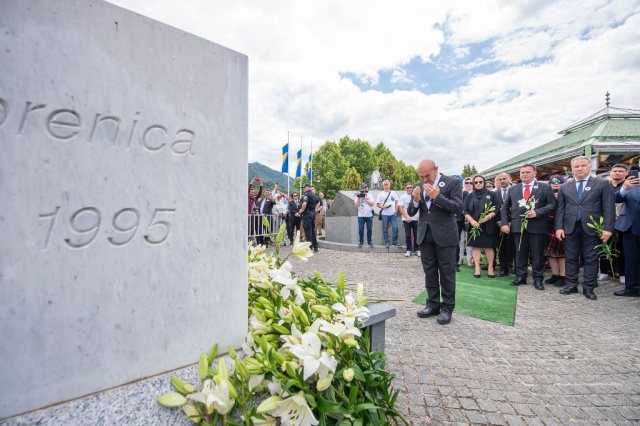 Srebrenitsa şehitleri soykırımın merkezinde anıldı!