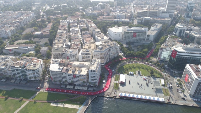 İzmir'de kurtuluş coşkusu