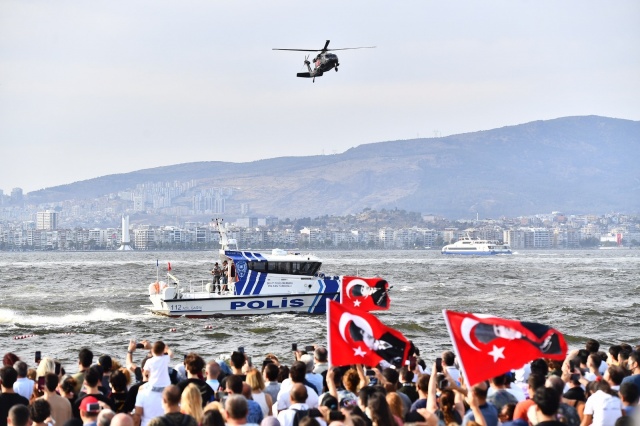 Göklerdeki kurtuluş coşkusu nefes kesti