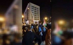 AK Parti önünde Gazze sloganları: Miting değil icraat