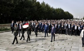 Akşener Anıtkabir'de: 'Dik durmaya devam edeceğiz'