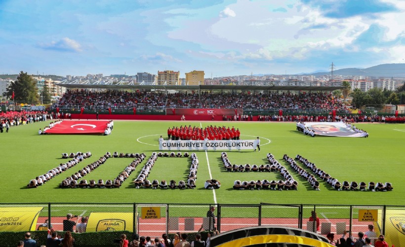 Aliağa, Cumhuriyet 100. yılında Atatürk Stadına koştu