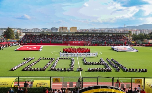 Aliağa, Cumhuriyet 100. yılında Atatürk Stadına koştu