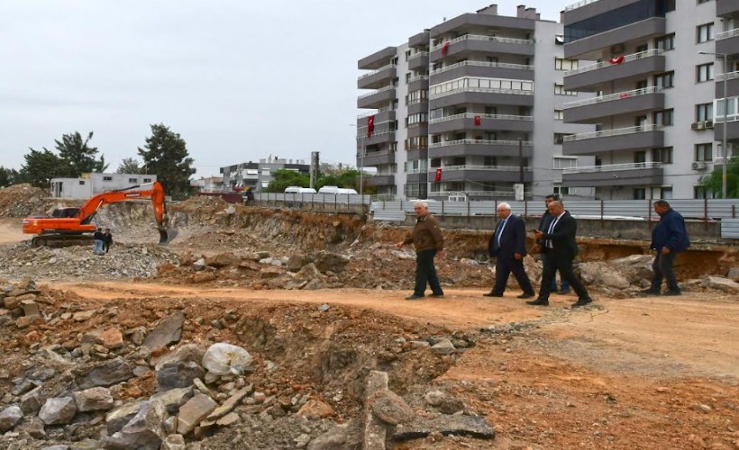 Başkan Selvitopu Yeşilyurt Pazaryeri inşaatını denetledi