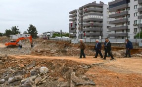 Başkan Selvitopu Yeşilyurt Pazaryeri inşaatını denetledi