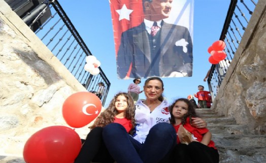 Başkan Sengel 100. Yıl Parkını ve Seyir Terasını çocuklarla birlikte açtı