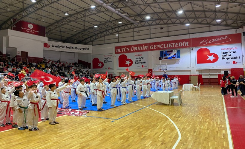 Bayraklı’da Cumhuriyet coşkusu sporla başladı!