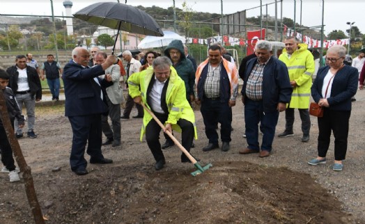 Bornova’da 100. yıla 100 fidan