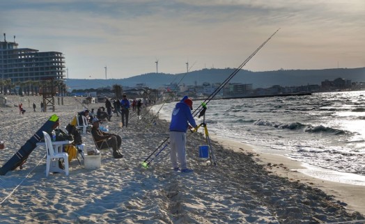 Çeşme’de 4. Surfcasting Balık Turnuvası başlıyor