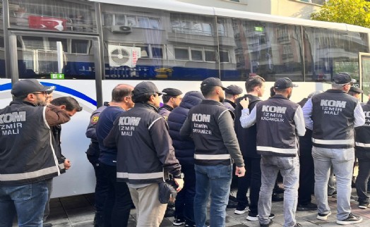 İzmir'de FETÖ’ye kıskaç: 84 kişi adliyede!