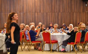 İzmir’de huzurevi sakinleri unutulmadı