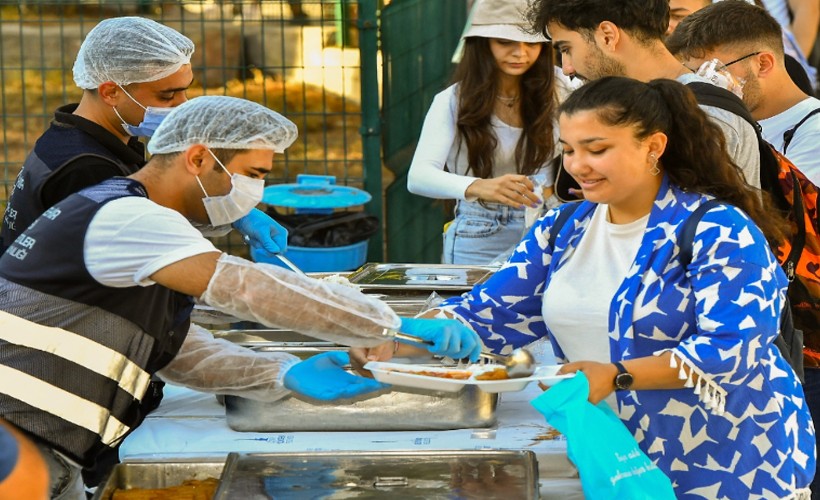 İzmir’de üniversite öğrencileri yine unutulmadı