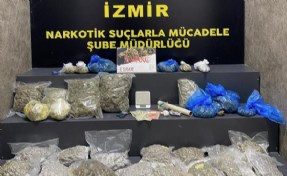 İzmir’in 2 ilçesinde kilolarca esrar ele geçirildi