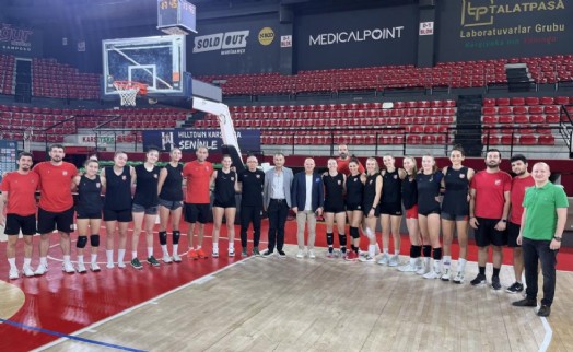 Karşıyaka yönetiminden voleybola ziyaret